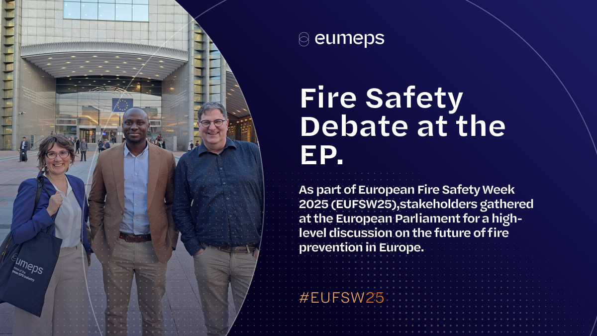 3 persons in font of the european parliament